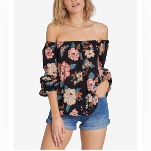 Juniors' Mi Amore Off-The-Shoulder Top
